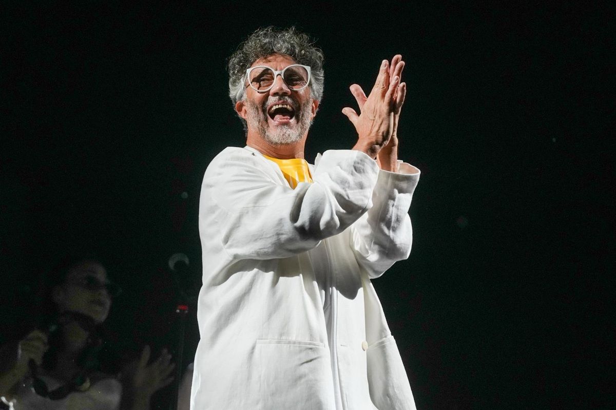 Fito P&aacute;ez toc&oacute; en el Monumento a la Bandera ante m&aacute;s de 300.000 personas.