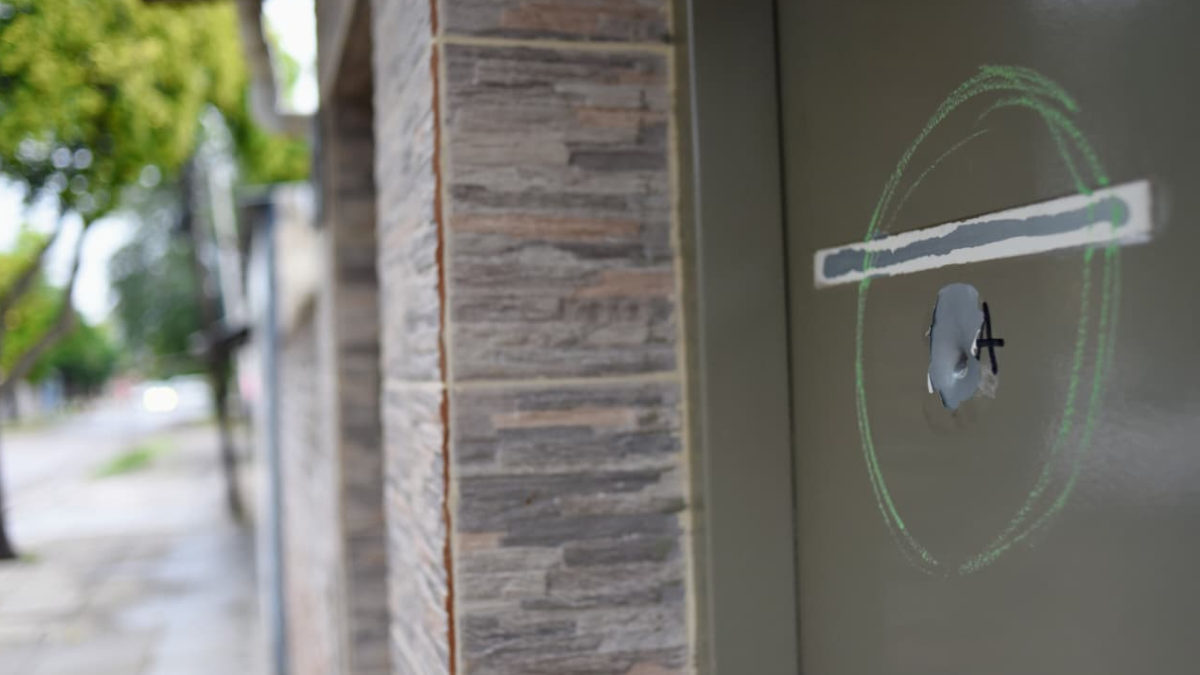 El ataque armado a una barbería en Rosario causó la muerte de un pequeño de un año.