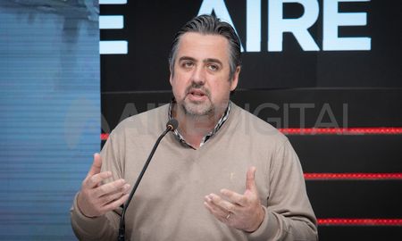 Pablo Cococcioni visitó los estudios de AIRE y habló sobre la política penitenciaria en Santa Fe. Pablo Cococcioni visitó los estudios de AIRE y habló sobre la política penitenciaria en Santa Fe.