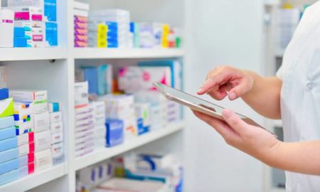 De aprobarse en Diputados un proyecto de ley que tiene media sanción del Senado, las farmacias particulares -representadas por el Colegio de Farmacéuticos- entregarán medicamentos que hoy se distribuyen en centros de salud pública. De aprobarse en Diputados un proyecto de ley que tiene media sanción del Senado, las farmacias particulares -representadas por el Colegio de Farmacéuticos- entregarán medicamentos que hoy se distribuyen en centros de salud pública.