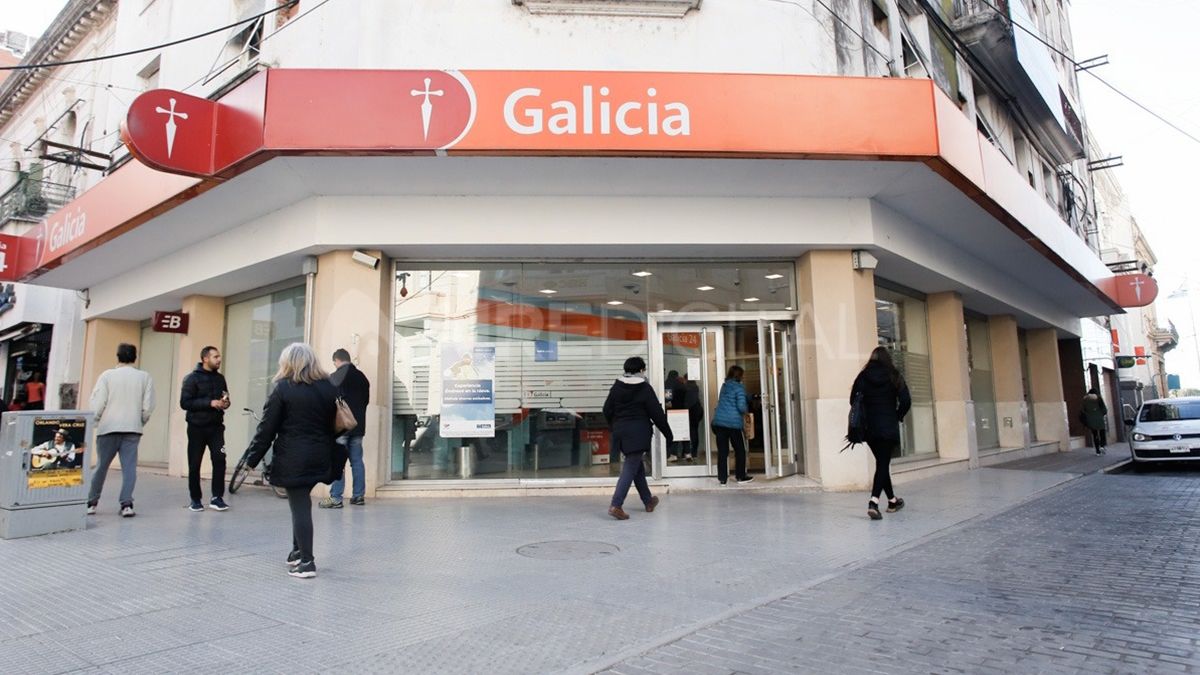 El Banco Galicia de San Martín y Primera Junta. 