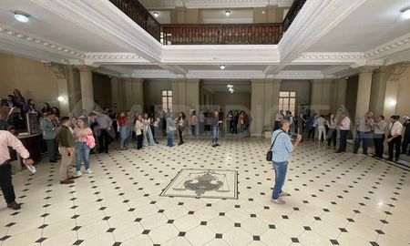 Las medidas de fuerza habían sido definidas en una asamblea realizada en los Tribunales de Santa Fe. Las medidas de fuerza habían sido definidas en una asamblea realizada en los Tribunales de Santa Fe.