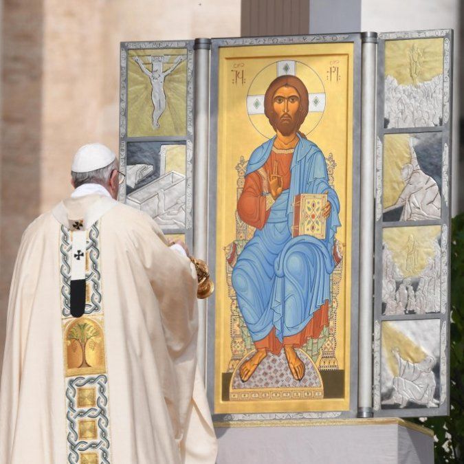 El papa Francisco celebró la misa de Pascua ante los fieles en el Vaticano