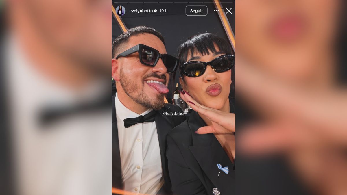 Federico Bal y Evelyn Botto enfrentan rumores de un apasionado encuentro tras la gala de los Martín Fierro. Federico Bal y Evelyn Botto enfrentan rumores de un apasionado encuentro tras la gala de los Martín Fierro.