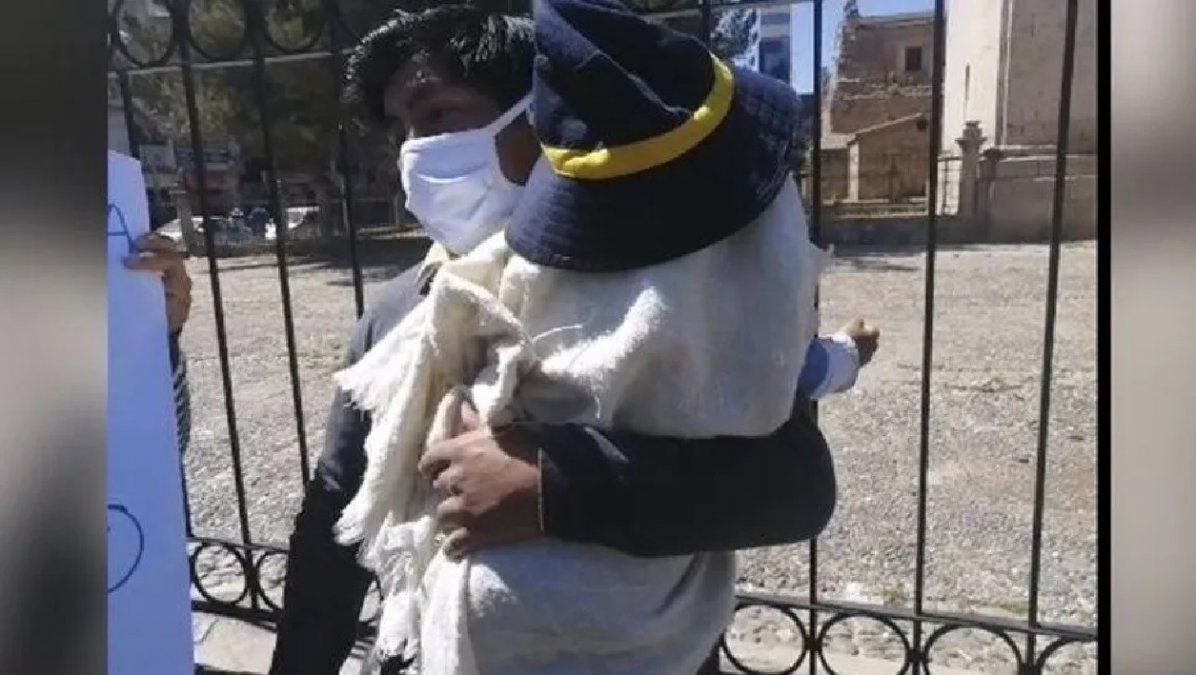 Dej&oacute; ciego a su hijo de un a&ntilde;o y medio al tirarle &aacute;cido en los ojos