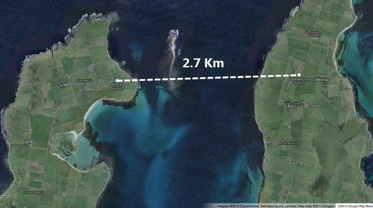 La imagen satelital ilustra lo que es el trayecto entre los aeródromos de Westray y Papa Westray, de 2,7 kilómetros, y que sobrevuela la lengua de mar que separa ambas islas.
