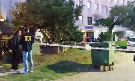 La víctima presentaba heridas de arma blanca en el cuello. Las autoridades investigan los motivos detrás del crimen. La víctima presentaba heridas de arma blanca en el cuello. Las autoridades investigan los motivos detrás del crimen.