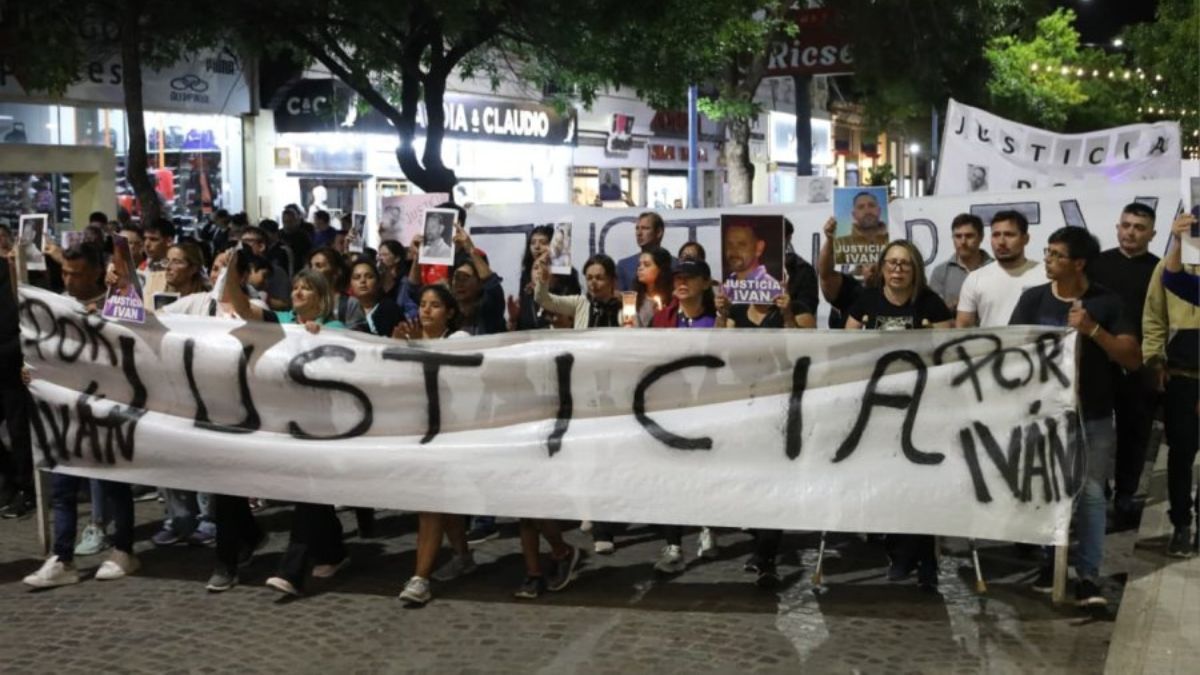 La tragedia derivó en una convocatoria impulsada por vecinos y familiares