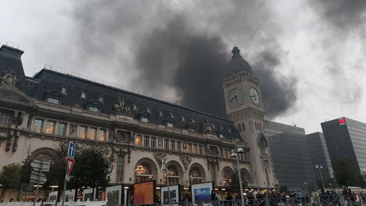 Recomiendan que el p&uacute;blico evite el &aacute;rea ya que los servicios de emergencia siguen operando.