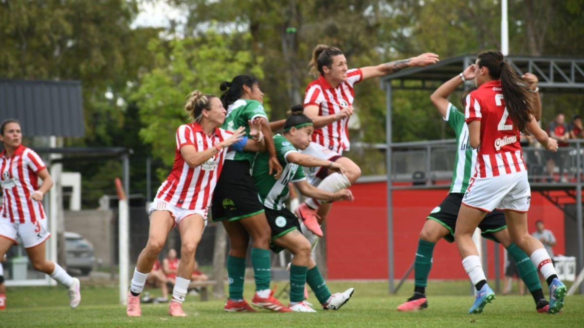 Final abierto en la semifinal entre Estudiantes y Camioneros.