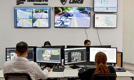 Programa Lince: Provincia moderniza la videovigilancia en la ciudad de Santa Fe con cámaras que incorporan Inteligencia Artificial. Programa Lince: Provincia moderniza la videovigilancia en la ciudad de Santa Fe con cámaras que incorporan Inteligencia Artificial.