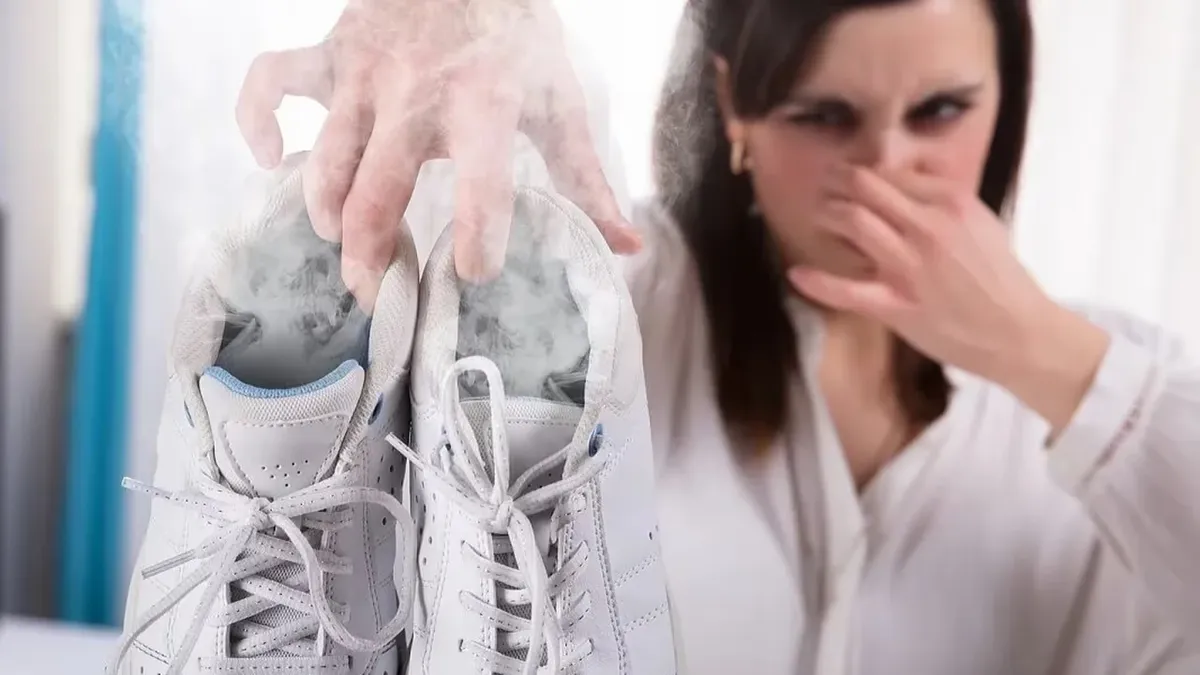 El truco para eliminar los malos olores de las zapatillas requiere. El truco para eliminar los malos olores de las zapatillas requiere.