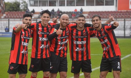 Patronato derrotó 2-0 a Sarmiento de Junín y quedó como líder del Torneo de la Liga Profesional junto con Lanús. Patronato derrotó 2-0 a Sarmiento de Junín y quedó como líder del Torneo de la Liga Profesional junto con Lanús.