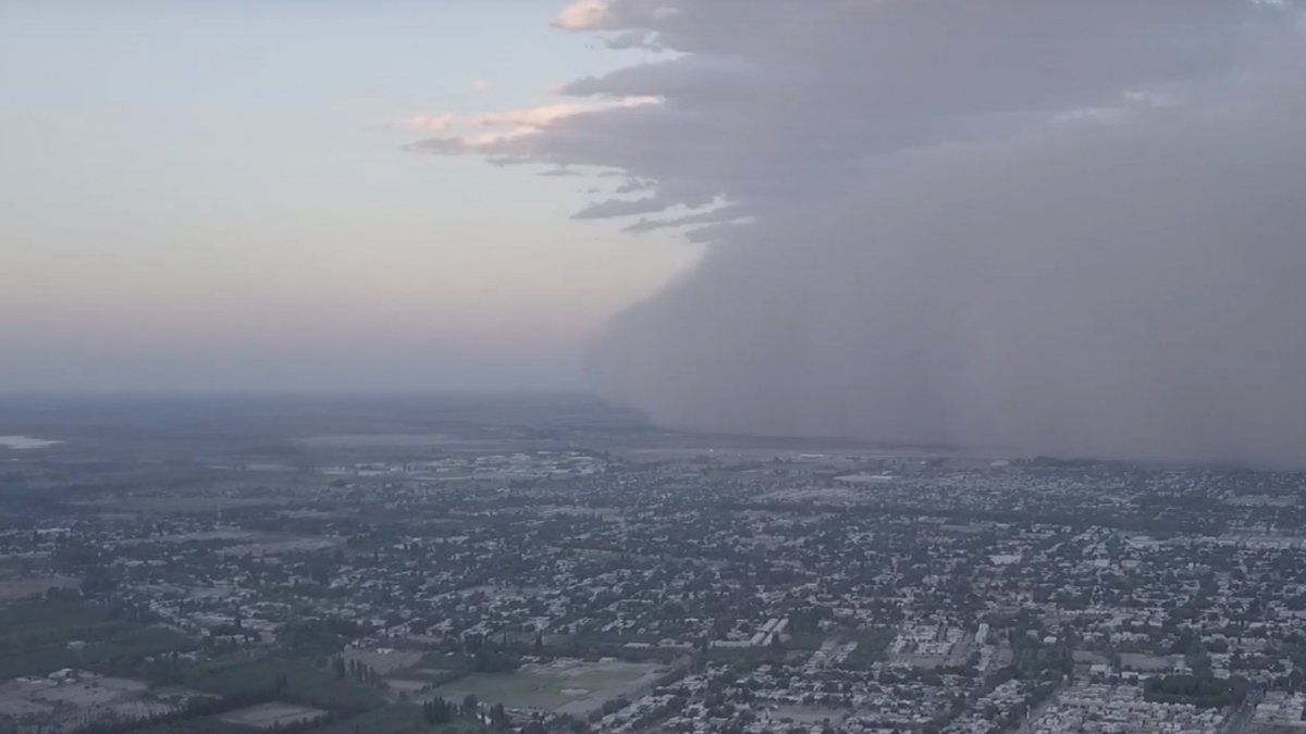 Tormenta Polvo mendoza.jpg