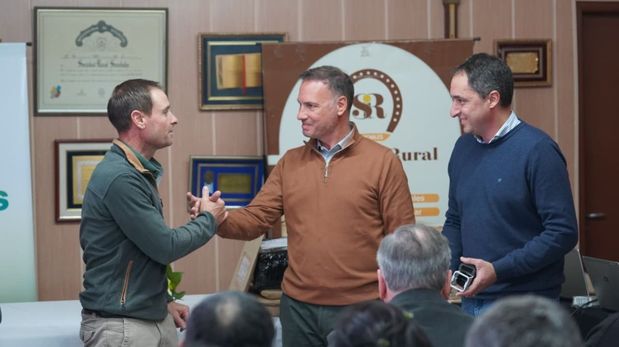 La primera etapa del plan provincial alcanzará 1,2 millones de hectáreas y beneficiará a 51 distritos del centro santafesino.