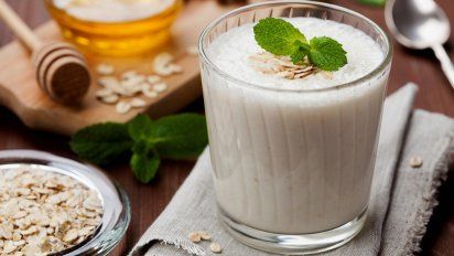 Licuado de avena, manzana verde y almendras para controlar el colesterol