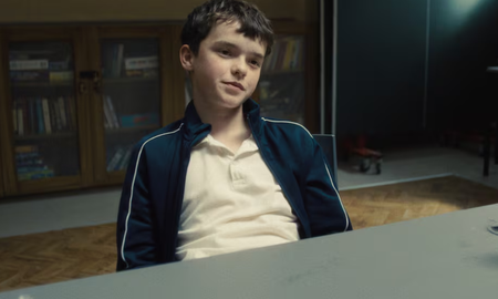 En la serie Adolescencia, la psicología del protagonista refleja cómo la falta de empatía y los modelos de conducta patriarcales pueden derivar en actitudes misóginas y de control hacia el sexo opuesto. En la serie Adolescencia, la psicología del protagonista refleja cómo la falta de empatía y los modelos de conducta patriarcales pueden derivar en actitudes misóginas y de control hacia el sexo opuesto.
