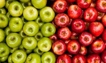Manzana verde o roja, ¿qué cambia entre ambas y cuál tiene más azúcar? Manzana verde o roja, ¿qué cambia entre ambas y cuál tiene más azúcar?
