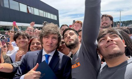 El viernes, Javier Milei visitó la planta de Siderar en San Nicolás.