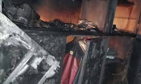 Un hombre de 60 años falleció este sábado por la noche en Rosario, luego de un incendio en su vivienda. Un hombre de 60 años falleció este sábado por la noche en Rosario, luego de un incendio en su vivienda.