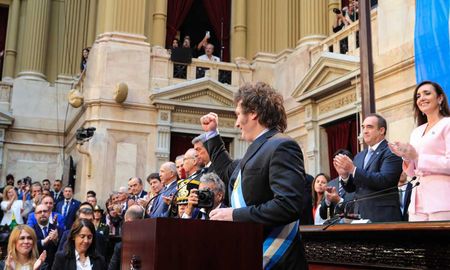 En el lugar donde deberían estar los periodistas, el Gobierno -con el aval de las dos cámaras legislativas- decidió por supuestas “razones de seguridad” que se ubicará personal de los cuerpos diplomáticos. En el lugar donde deberían estar los periodistas, el Gobierno -con el aval de las dos cámaras legislativas- decidió por supuestas “razones de seguridad” que se ubicará personal de los cuerpos diplomáticos.