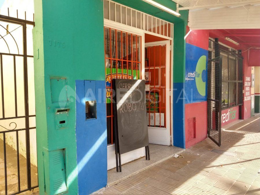 Los due&ntilde;os de la diet&eacute;tica pusieron el cartel en el frente del comercio ubicado en Arist&oacute;bulo del Valle 7100&nbsp;