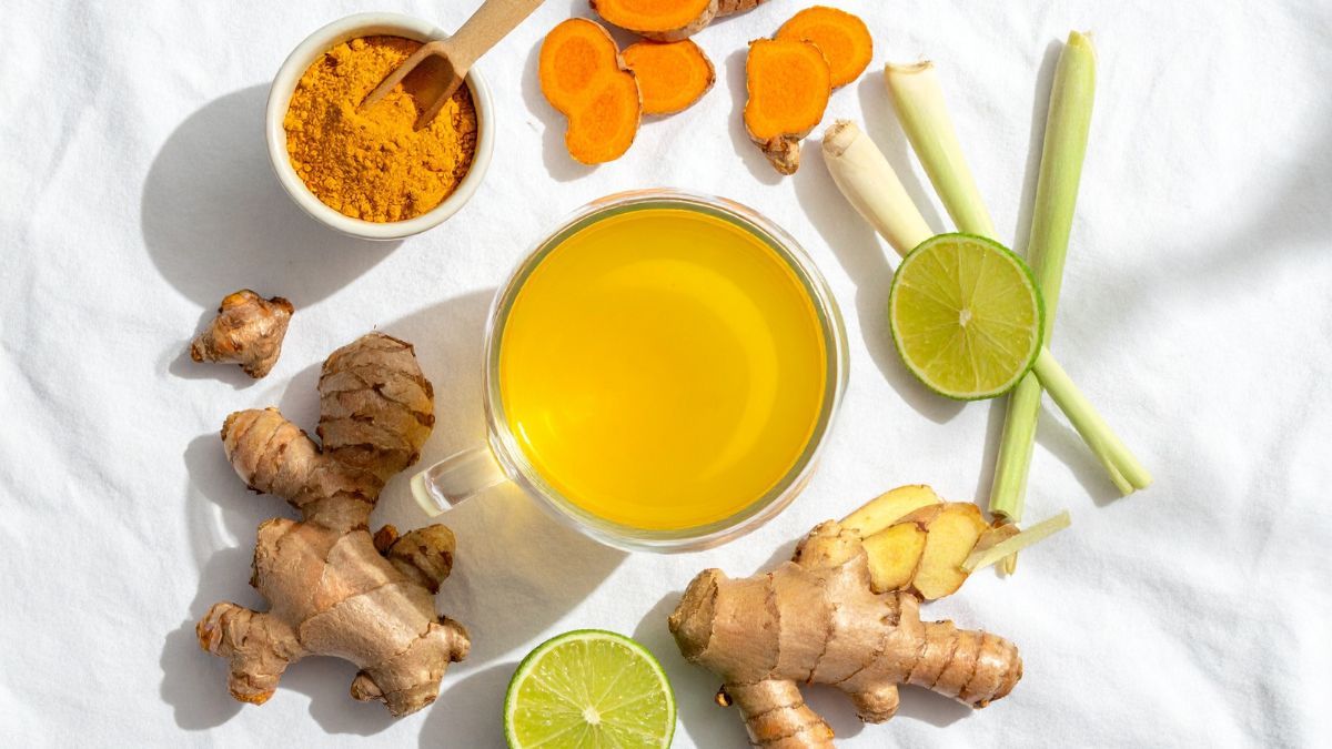 El té de jengibre es una buena opción para aliviar molestias digestivas e hinchazón.