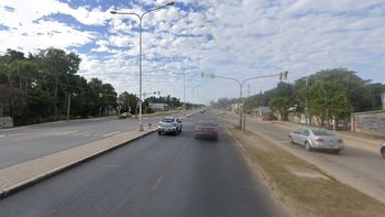 Un motociclista sufrió lesiones leves tras colisionar con un auto en el km 2 de la Ruta 1.&nbsp;