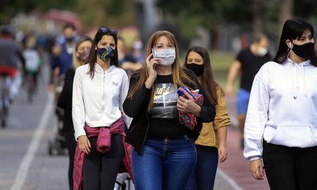 Argentina enfrenta el pico de la pandemia y es el décimo país con más casos en el mundo, que tiene 27,5 millones de contagios activos. Argentina enfrenta el pico de la pandemia y es el décimo país con más casos en el mundo, que tiene 27,5 millones de contagios activos.