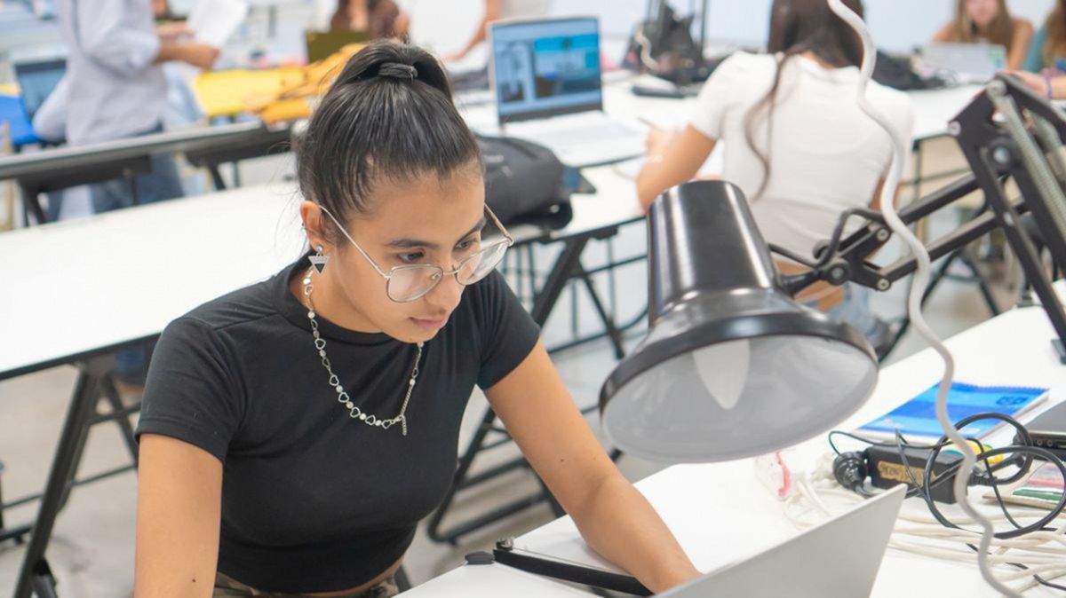 Con más de 900 personas inscriptas, la capacitación comenzó de manera presencial este lunes y consta de siete clases. Con más de 900 personas inscriptas, la capacitación comenzó de manera presencial este lunes y consta de siete clases.