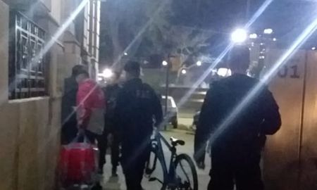 Un repartidor corrió y atrapó al ladrón que le quitó la bici. Un repartidor corrió y atrapó al ladrón que le quitó la bici.