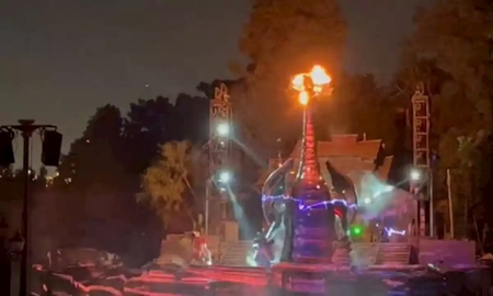 Miedo y susto en Disney: uno de los atractivos se incendió en pleno show y todo el parque fue evacuado Miedo y susto en Disney: uno de los atractivos se incendió en pleno show y todo el parque fue evacuado