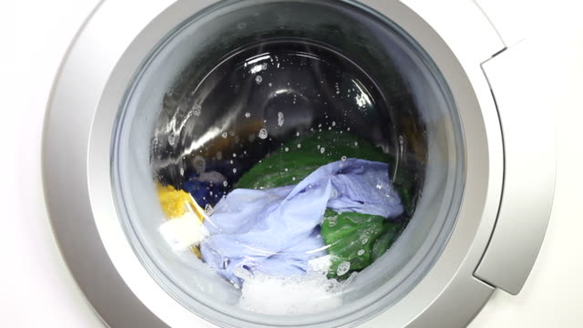 Ahorrar energía a la hora de lavar ropa puede ser una buena forma de cuidar el medio ambiente.