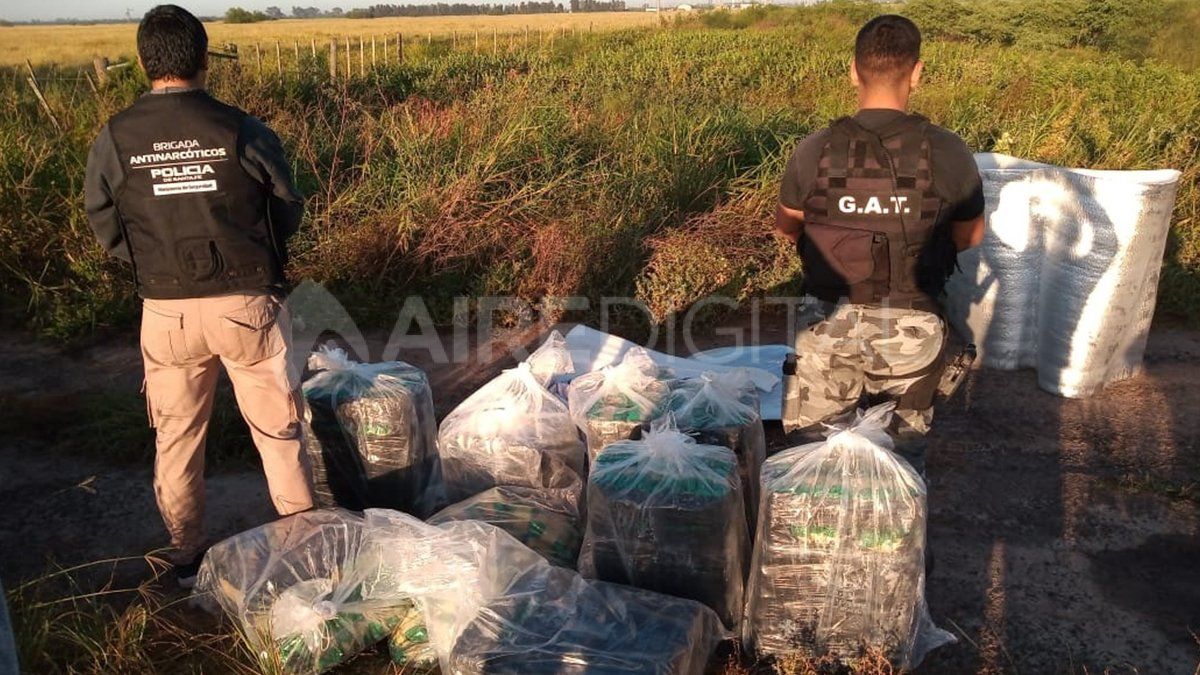 Hojas de coca, trapos y aislante: el misterioso hallazgo a la vera de la ruta 98