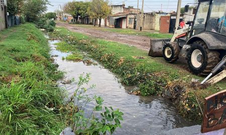 Las cuadrillas operativas de la municipalidad se encuentran desplegadas por toda la ciudad, realizando tareas de limpieza en distintas zonas. Las cuadrillas operativas de la municipalidad se encuentran desplegadas por toda la ciudad, realizando tareas de limpieza en distintas zonas.