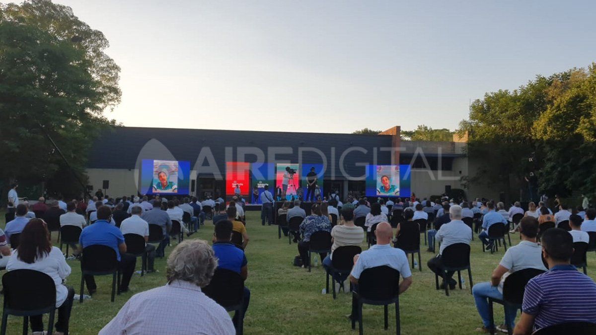 El encuentro, que mezcló la presencialidad y la virtualidad, fue impulsado por los intendentes y presidentes comunales del PJ, quienes quisieron dar una muestra de respaldo al gobernador en el cierre de un año marcado por la pandemia por coronavirus y por una crisis institucional generada con el Senado.