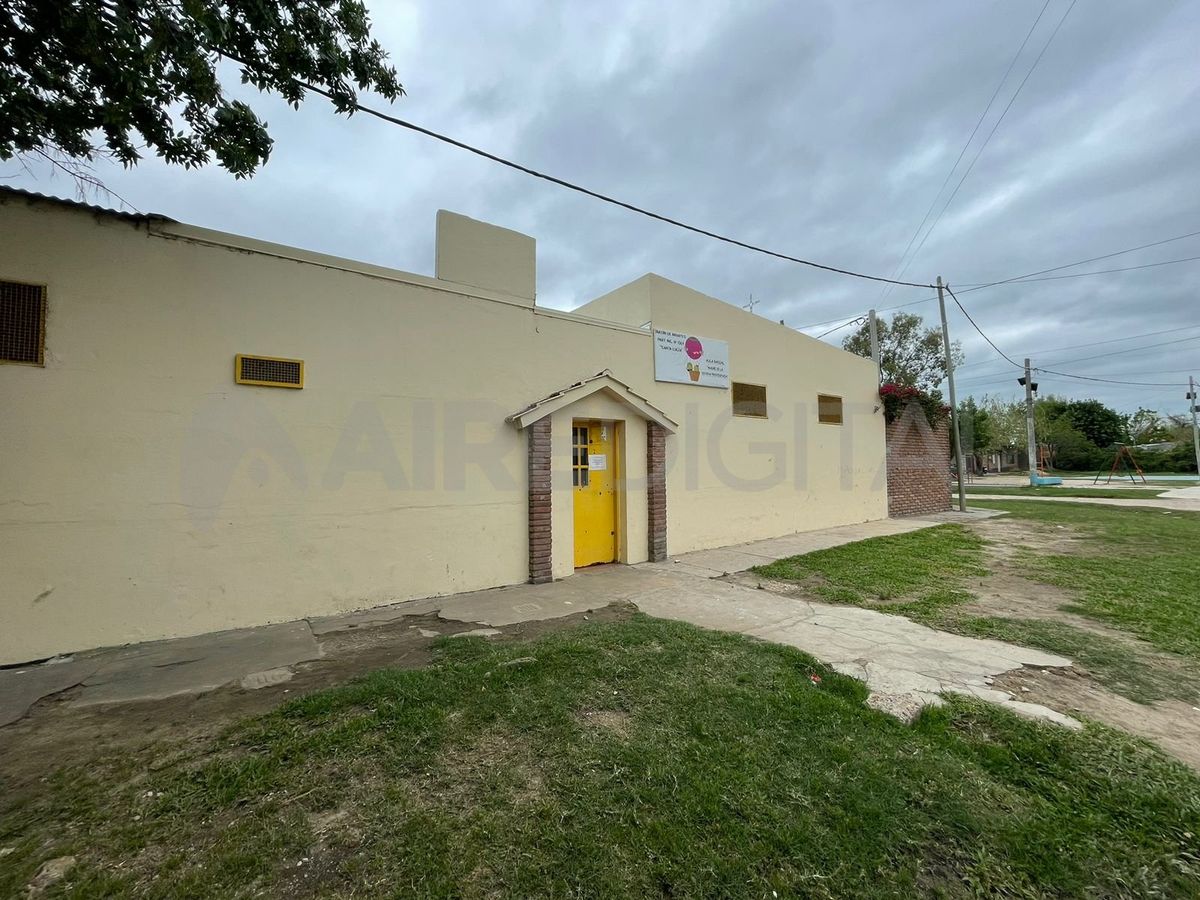 Personal que trabaja en el establecimiento educativo advirtió al 911 de los enfrentamientos a balazos a las afueras del lugar.