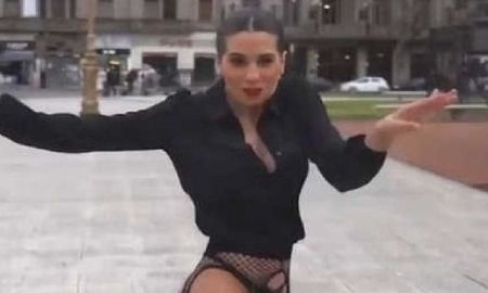 Cinthia Fernández grabó un video en portaligas frente al Congreso y causó controversia Cinthia Fernández grabó un video en portaligas frente al Congreso y causó controversia