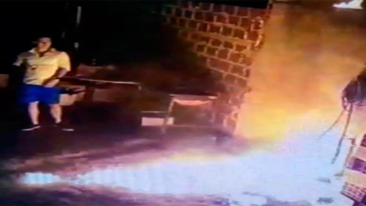 San Pedro: un tío le prendió fuego el patio de la casa a su sobrino porque hacía una fiesta