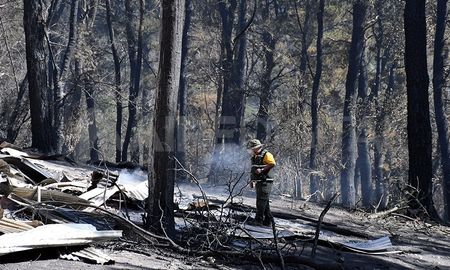 Las condiciones climáticas de este jueves permitieron avanzar con las tareas de extinción del fuego. Las condiciones climáticas de este jueves permitieron avanzar con las tareas de extinción del fuego.