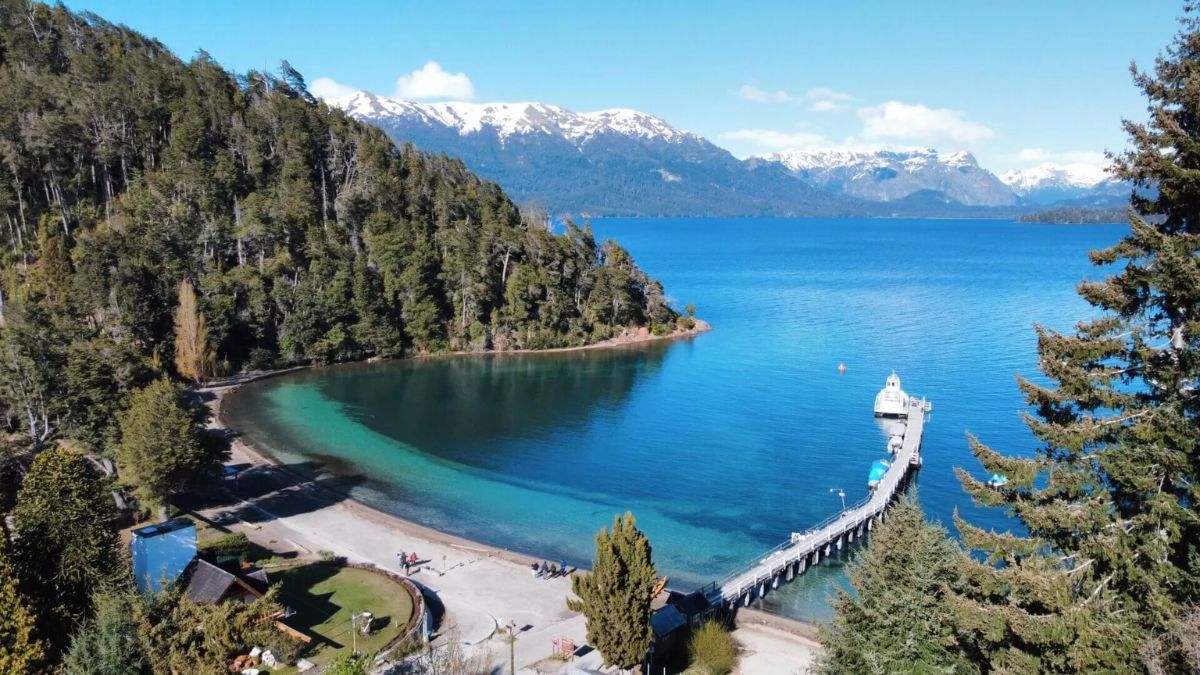 Villa La Angostura se destaca por sus paisajes, los cuales combinan lagos y bosques, permitiendo disfrutar de un verano &uacute;nico.