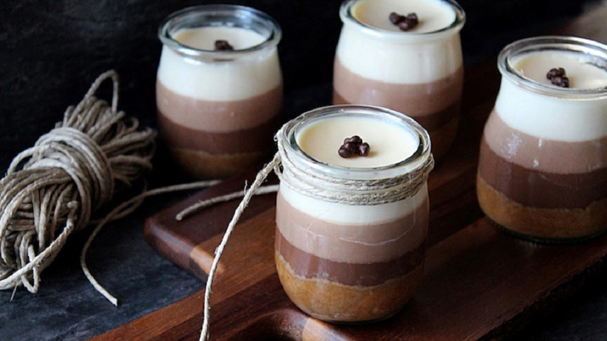 La tarta tres chocolates en vaso es una excelente opción para preparar en el Día del Padre. La tarta tres chocolates en vaso es una excelente opción para preparar en el Día del Padre. 