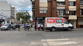 Dos motos protagonizaron un accidente en el macrocentro de Santa Fe y una de ellas se dio a la fuga