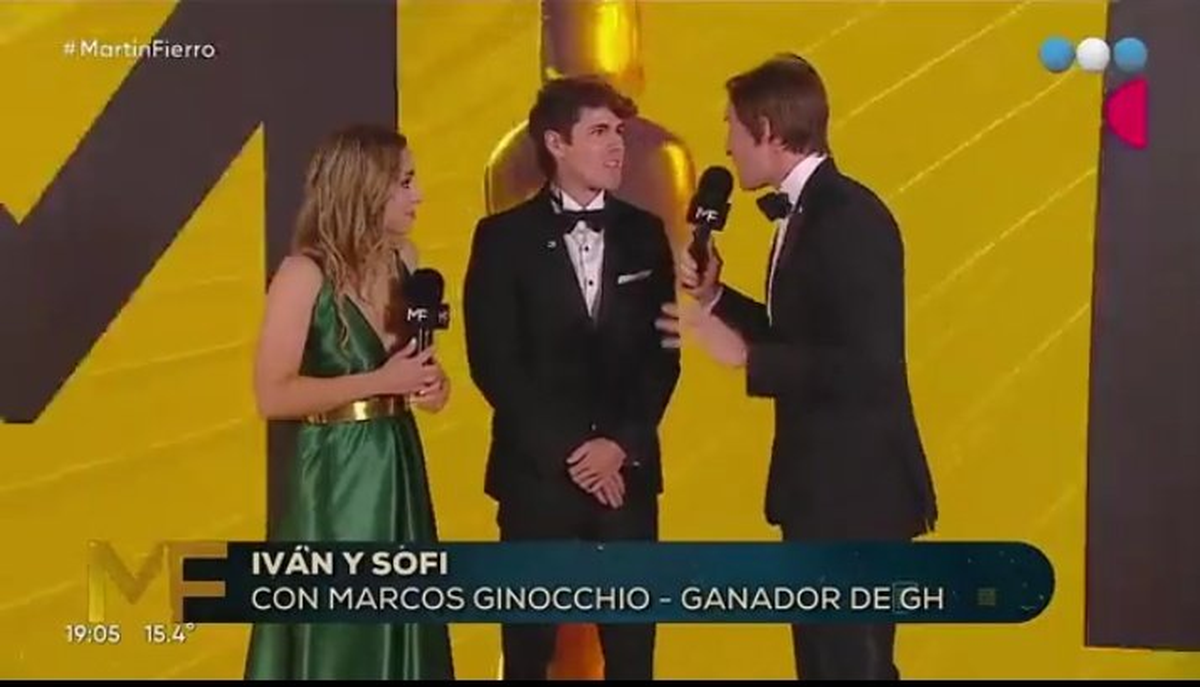 Marcos Ginocchio llegó a los Premios Martín Fierro.