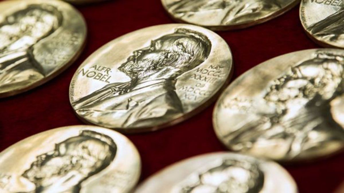 La confirmación experimental de Millikan fue lo que le permitió a Einstein recibir el Nobel en 1921 y a Millikan en 1923.