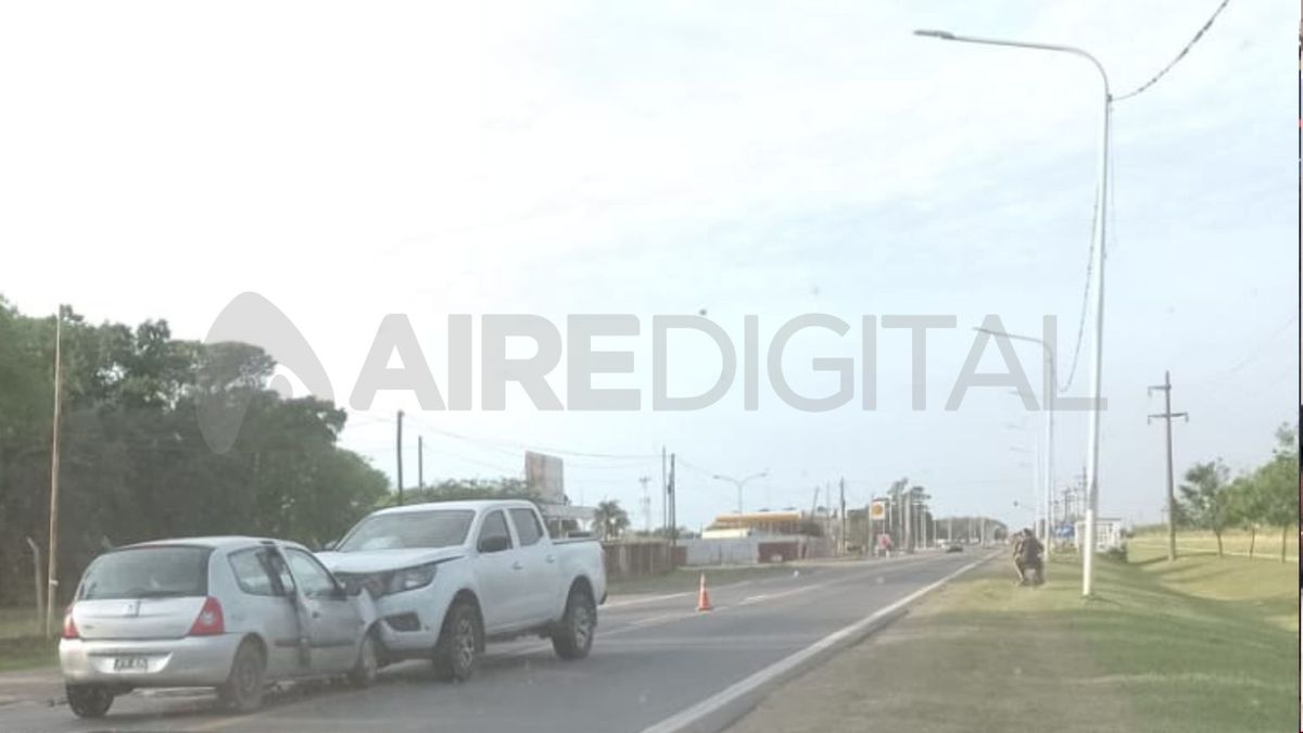 Sauce Viejo: chocaron una camioneta y un auto en Ruta Nacional 11, frente al aeropuerto