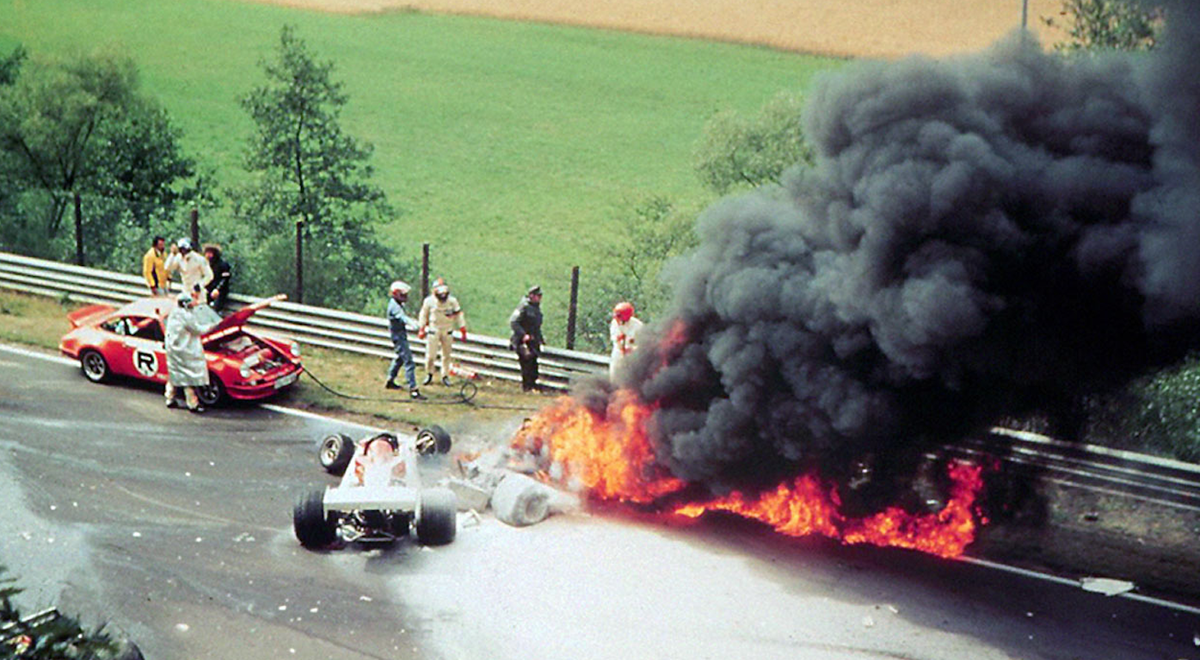 A las 15.22 del domingo 1 de agosto de 1976, en Nürburgring, protagonizó el hecho que fue una bisagra en su vida. Al salir de un viraje a la izquierda, que se tomaba en 5ª a 240 km/h –poco antes de la entrada a la curva de Bergwerk–, perdió el control de su Ferrari, que zigzagueó, golpeó violentamente contra el guardarrail del lado derecho y, al regresar a la pista en medio de trompos, estalló en llamas.