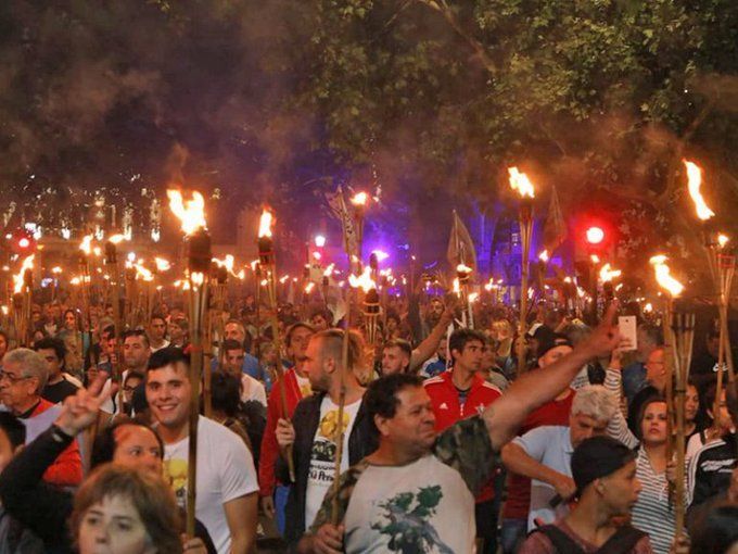 Rosario encendida contra los tarifazos
