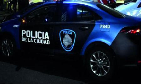 Recoleta: Un hombre de 47 años se encontraba esta mañana atrincherado en la terraza de un edificio con su hijo que tiene autismo Recoleta: Un hombre de 47 años se encontraba esta mañana atrincherado en la terraza de un edificio con su hijo que tiene autismo
