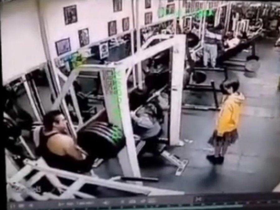Intentó levantar 180 kilos y murió aplastada por la barra